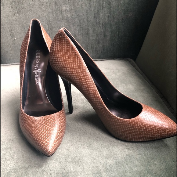 Guess by Marciano size 9 tan opera pumps - Picture 2 of 6